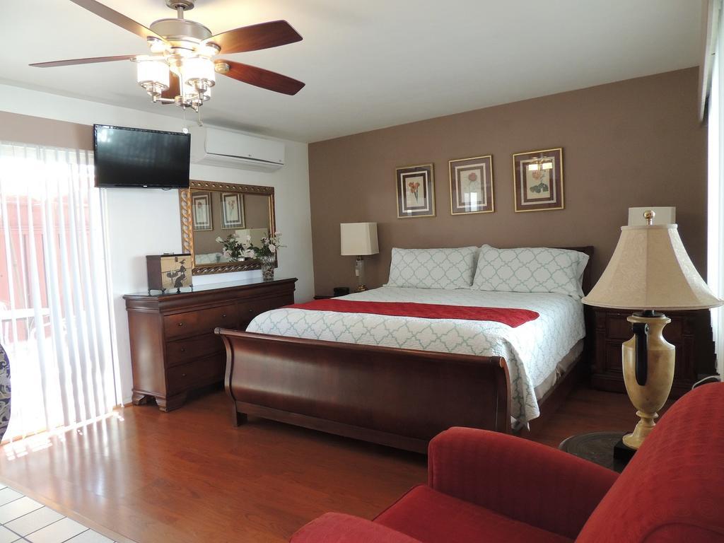 Casa Larrea Inn パーム・デザート エクステリア 写真