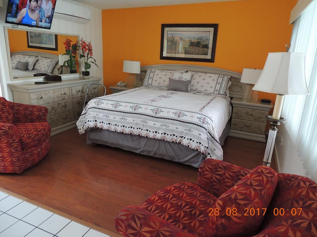 Casa Larrea Inn パーム・デザート エクステリア 写真